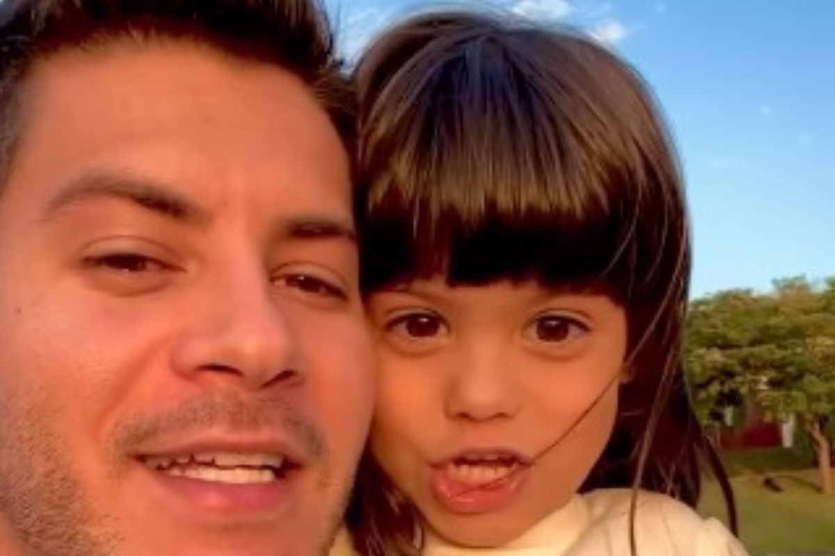 Arthur Aguiar encanta a web em vídeo com a filha Sophia Cardi; confira