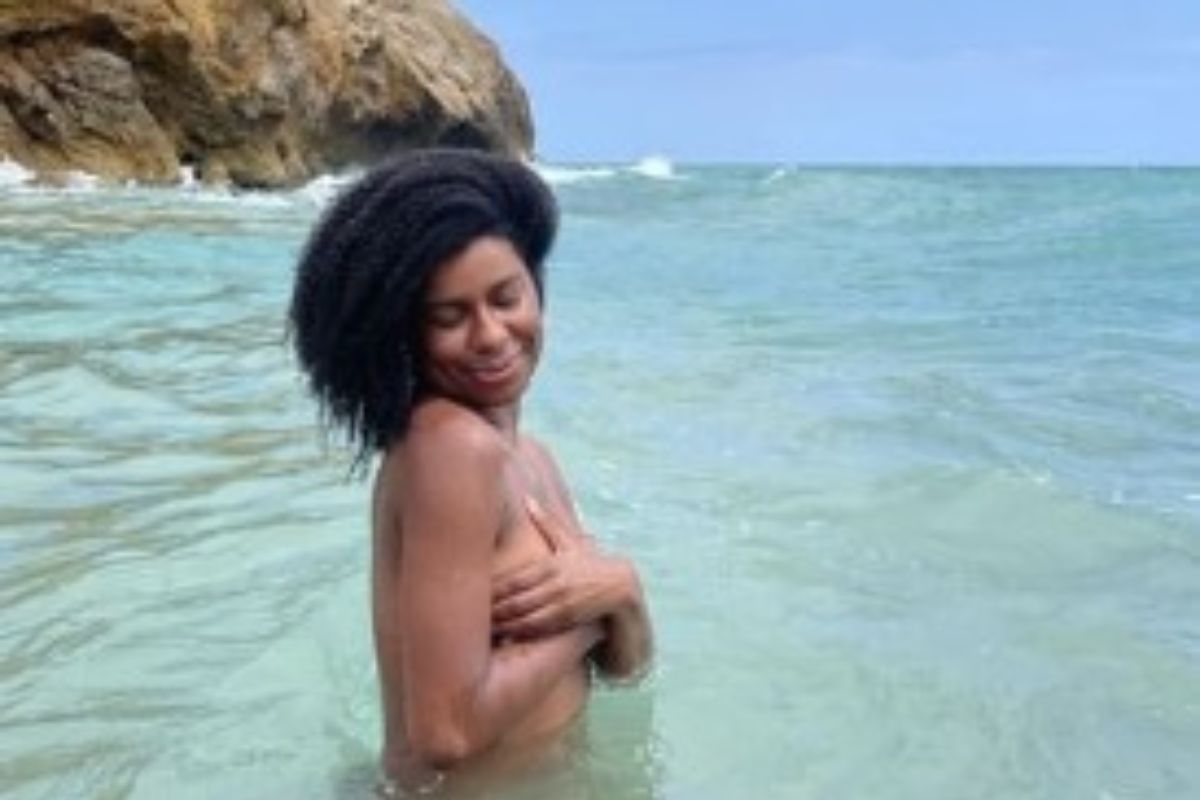 Indira Nascimento surpreende seguidores e tira a roupa em praia no Mediterrâneo; confira. Foto: Instagram