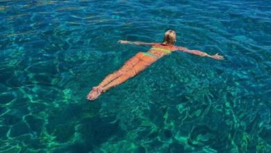 Carolina Dieckmann sensualiza com direito a topless na Grécia; confira as fotos surpreendentes