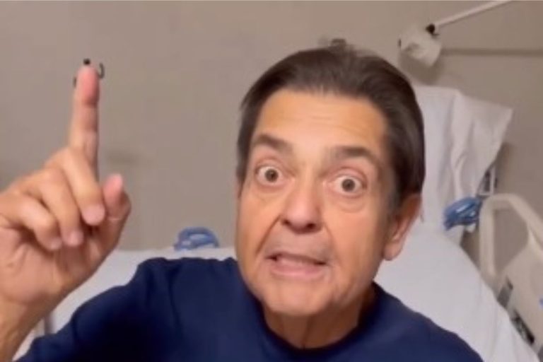 Fausto Silva reaparece em vídeo no hospital e pede para rezarem por ele; ‘ainda não morri’