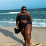 Jojô Todynho curte uma praia e mostra corpão após fazer cirurgia; confira