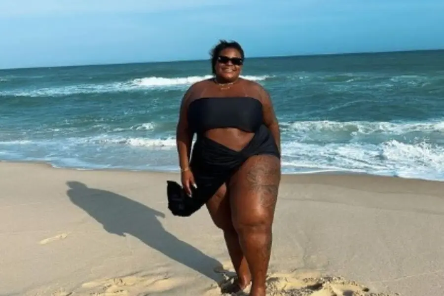 Jojô Todynho curte uma praia e mostra corpão após fazer cirurgia; confira
