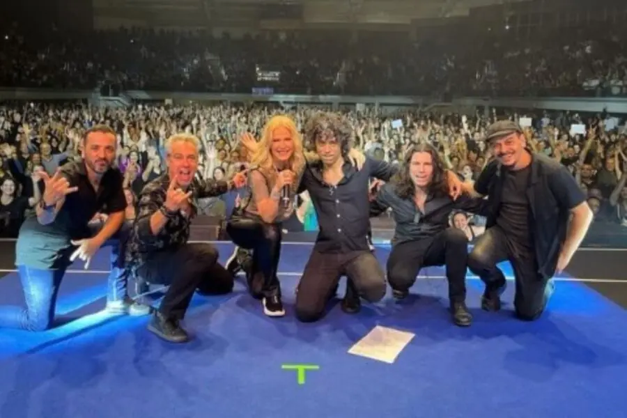 Paula Toller lota show no interior de São Paulo e agita fãs; ícone dos anos 80 sempre surpreende