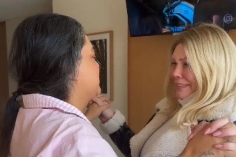 Preta Gil recebe Simony no hospital e elas emocionam a web; confira como foi