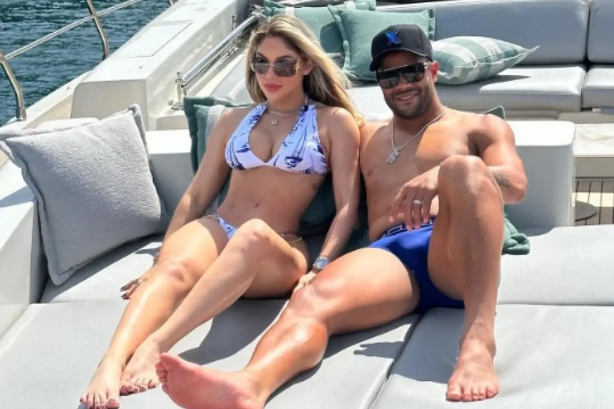 Hulk curte folga em Angra dos Reis ao lado de Camila; mais inspiração para ajudar o Galo no Brasileirão Hulk curte folga em Angra dos Reis ao lado de Camila; mais inspiração para ajudar o Galo no Brasileirão