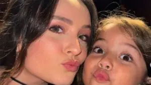 Larissa Manoela emociona fãs em carta aberto à afilhada; veja o que ela disse