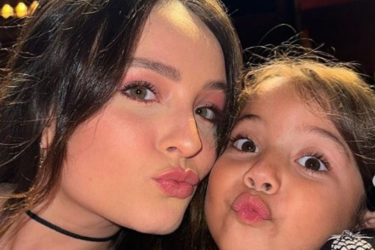 Larissa Manoela emociona fãs em carta aberto à afilhada; veja o que ela disse