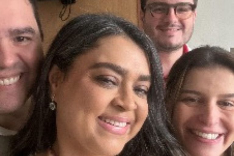 Preta Gil vitoriosa e emocionante; confira como foi a saída da cantora do hospital em São Paulo