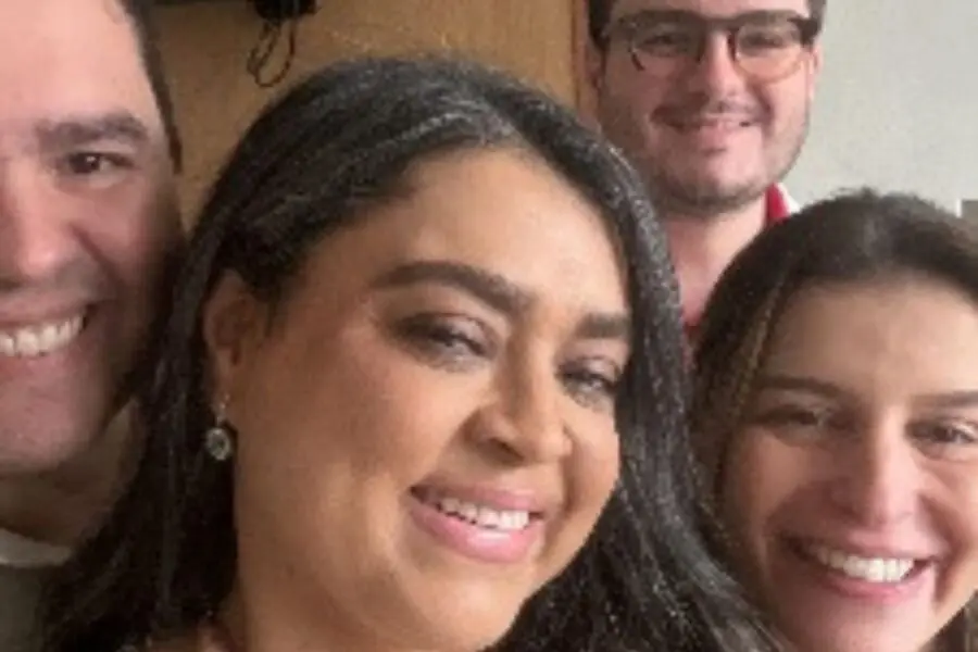 Preta Gil vitoriosa e emocionante; confira como foi a saída da cantora do hospital em São Paulo