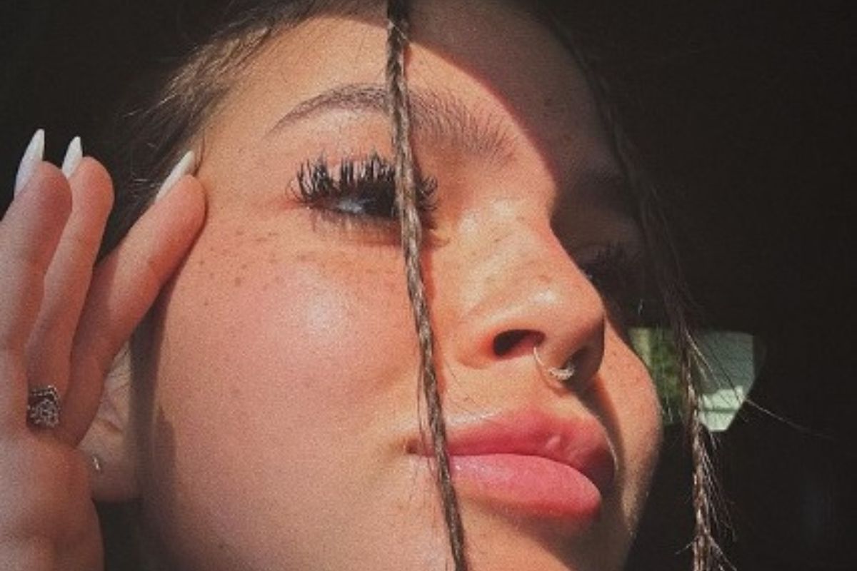 Mel Maia de trancinha agita o Instagram; o que achou do novo visual dela? Confira