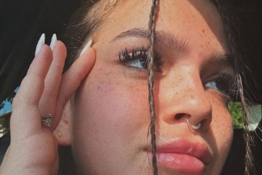 Mel Maia de trancinha agita o Instagram; o que achou do novo visual dela? Confira