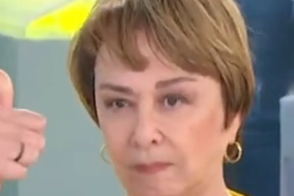 Celso Portiolli comete gafe com atriz Nívea Maria em Passa ou Repassa e assunto viraliza; confira Celso Portiolli comete gafe com atriz Nívea Maria em Passa ou Repassa e assunto viraliza; confira