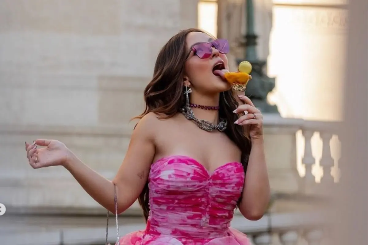 Outubro Rosa com Larissa Manoela: atriz volta a agitar a web com fotos em Paris Outubro Rosa com Larissa Manoela: atriz volta a agitar a web com fotos em Paris