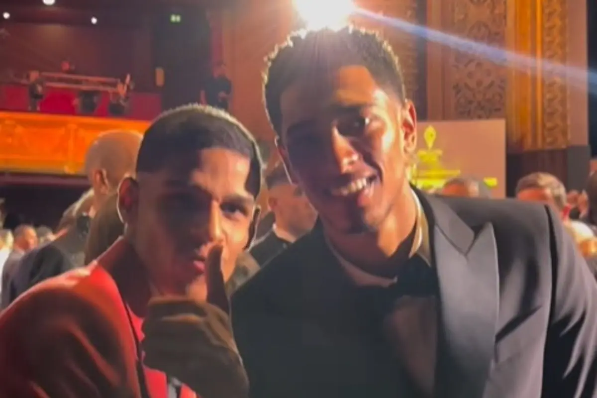 Inacreditável! Luva de Pedreiro rouba a cena na Bola de Ouro; veja vídeo Inacreditável! Luva de Pedreiro rouba a cena na Bola de Ouro; veja vídeo