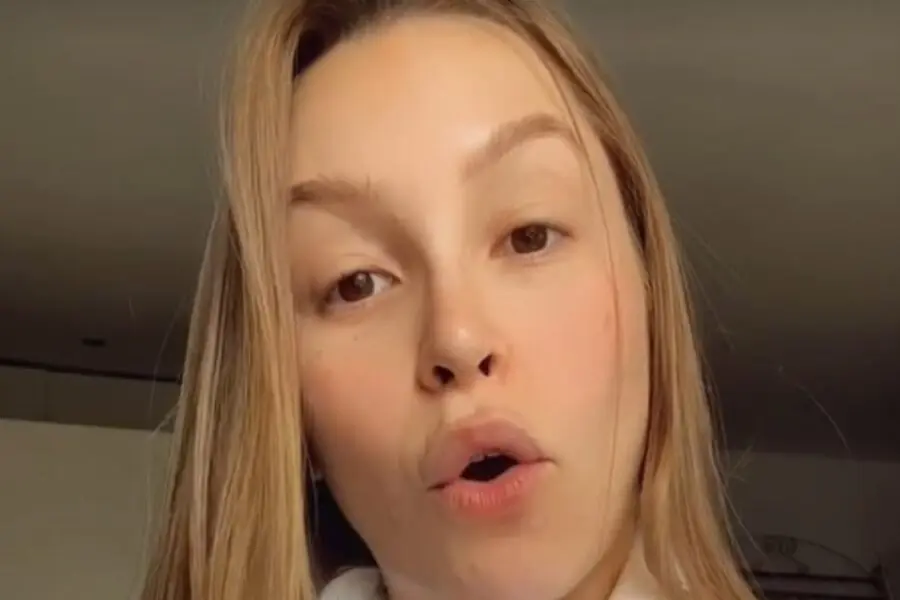 Carla Diaz e Felipe Becari disparam contra ‘fake news’, mas não comentam rompimento