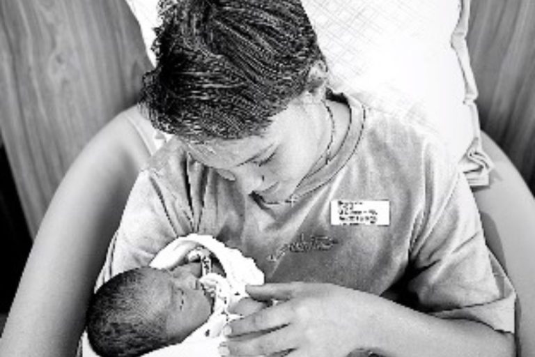 Neymar encanta web em foto com os dois filhos; Davi Luca e Mavie juntinhos, confira