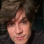 Eliezer tira onda com aparência após questionamentos de internautas; confira