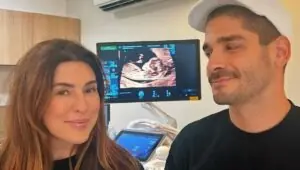 Fernanda Paes Leme e Victor Sampaio revelam primeira ‘selfie’ da bebê; confira