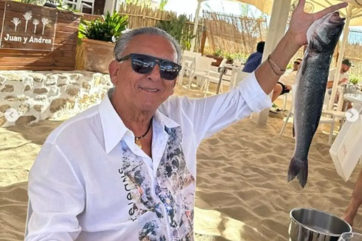 Galvão Bueno aproveita tudo o que tem direito com a esposa em praia na Espanha; confira Galvão Bueno aproveita tudo o que tem direito com a esposa em praia na Espanha; confira