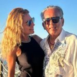 Galvão Bueno e Desirée Soares comemoram 23 anos juntos e web reage