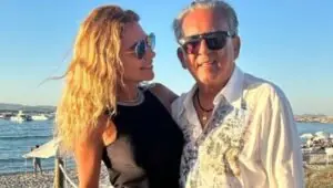 Galvão Bueno e Desirée Soares comemoram 23 anos juntos e web reage