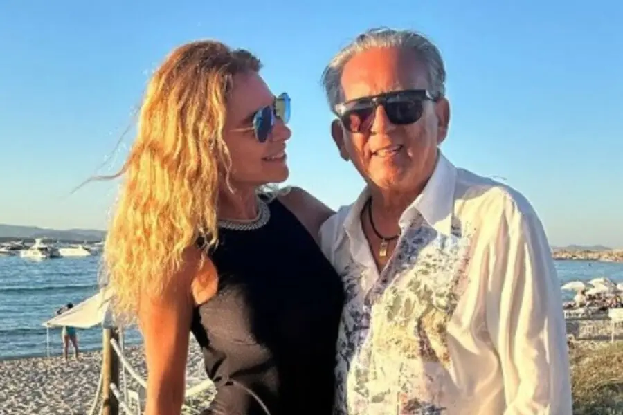 Galvão Bueno e Desirée Soares comemoram 23 anos juntos e web reage