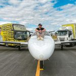 Murilo Huff, ex de Marília Mendonça, viraliza em foto com jatinho e carreta; confira