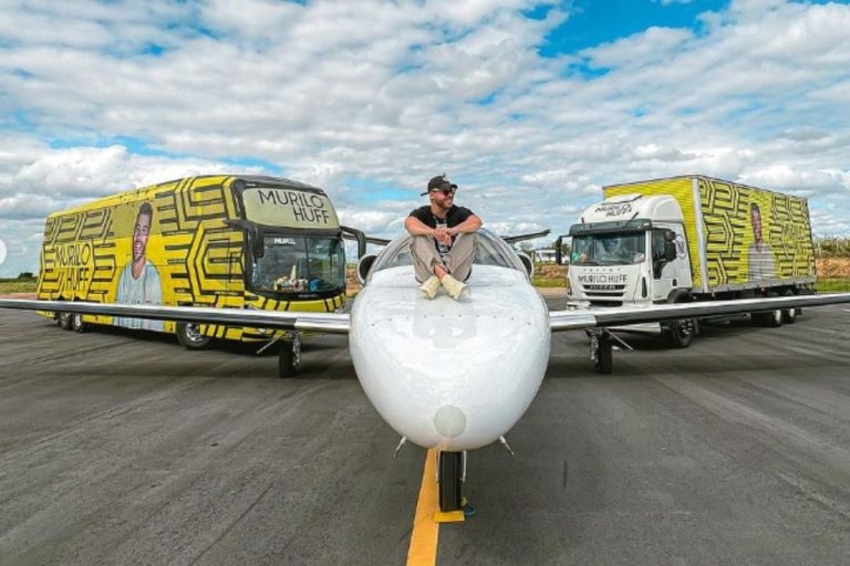 Murilo Huff, ex de Marília Mendonça, viraliza em foto com jatinho e carreta; confira