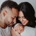 Alerta de fofura: Neymar posta foto de Mavie no clima da seleção brasileira