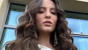 Larissa Manoela relembra momentos em Paris e promete surpreender com novas fotos