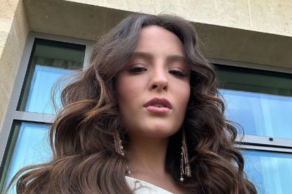 Larissa Manoela relembra momentos em Paris e promete surpreender com novas fotos