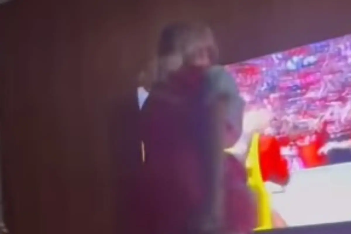 Renata Fan é flagrada pelo marido e vídeo viraliza na web; 7 a 1 fez história Renata Fan é flagrada pelo marido e vídeo viraliza na web; 7 a 1 fez história