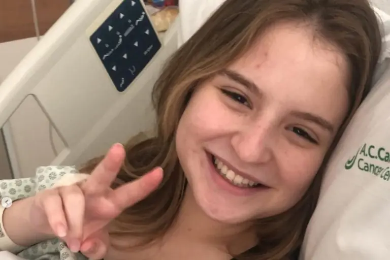 Sophia Valverde comove web com relato sobre nódulo; Outubro Rosa em pauta