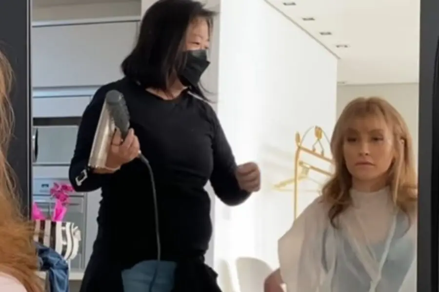 Carla Diaz mostra bastidores de filme ‘A Menina que matou os pais – A Confissão’; confira