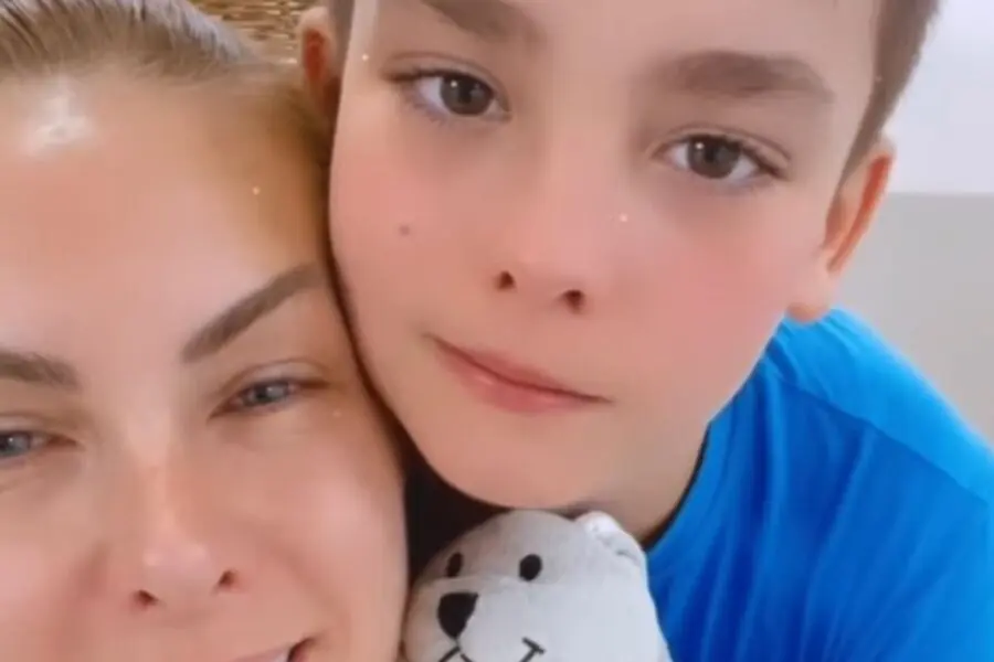 ‘Meu filho chora’, diz Ana Hickmann em entrevista ao Domingo Espetacular; veja