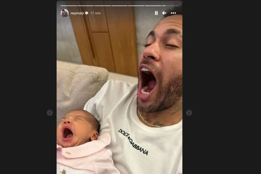 Neymar encanta fãs em foto com a filha Mavie; confira