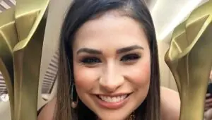 Simone Mendes exibe troféus do Prêmio Multishow e divulga carta; confira