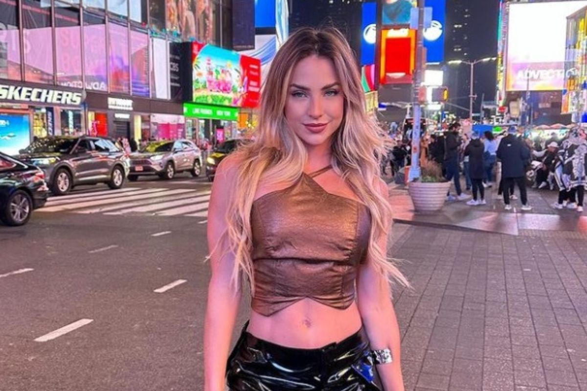 Gabi Martins deslumbrante em Nova York; cantora encanta fãs no Instagram
