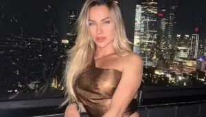 Gabi Martins deslumbrante em Nova York; cantora encanta fãs no Instagram