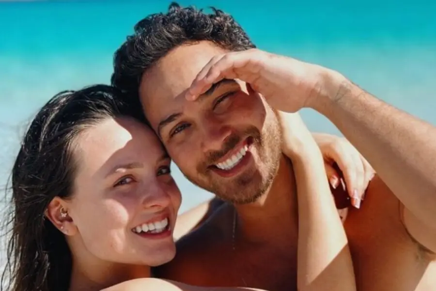 Larissa Manoela troca juras de amor com André Luiz Frambach; incondicional