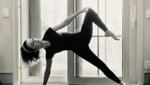 Sandy equilibrada e controlada; qual o segredo dela? Confira