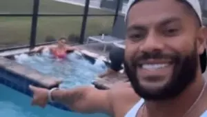 Hulk rindo à toa em Orlando; é só o começo das férias do craque do Galo. Foto: Reprodução Instagram
