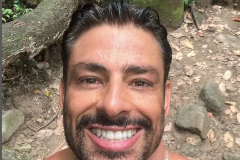 Cauã Reymond livre na natureza; ator em paisagens surpreendentes