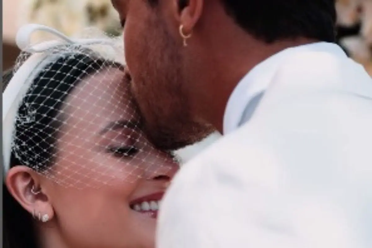 Larissa Manoela em lua de mel com André Luiz Frambach; agitou a web Larissa Manoela em lua de mel com André Luiz Frambach; agitou a web