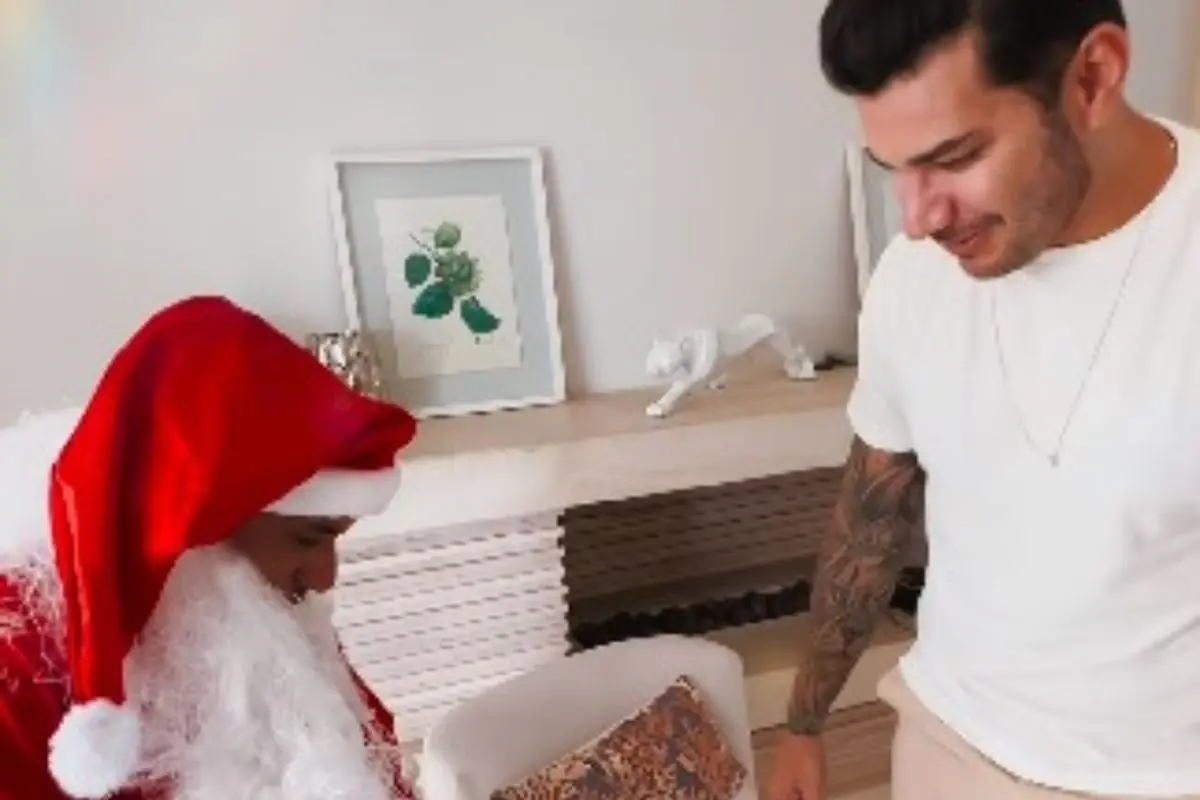 Manoel Gomes e os presentes de Natal; mais que uma caneta azul Manoel Gomes e os presentes de Natal; mais que uma caneta azul