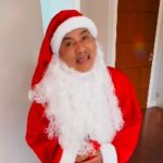 Manoel Gomes e os presentes de Natal; mais que uma caneta azul. Foto: Instagram