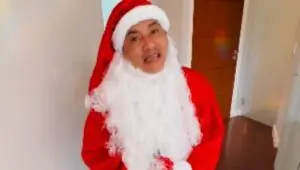 Manoel Gomes e os presentes de Natal; mais que uma caneta azul. Foto: Instagram