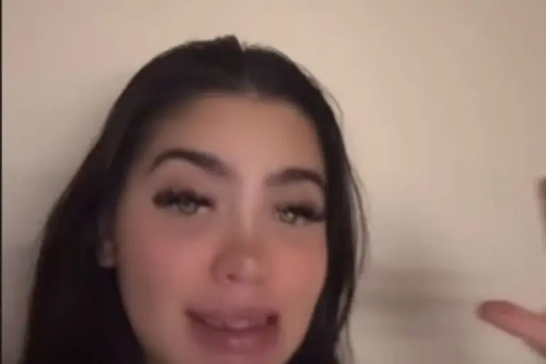 Mc Mirella chama atenção e polemiza por trabalhar até no pós-parto; veja