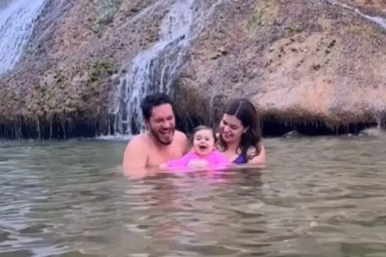 Viih Tube leva Lua para 1º banho de cachoeira e viraliza