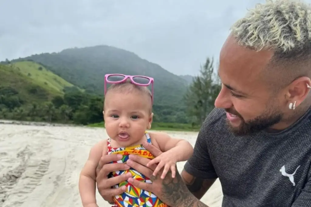 Neymar encanta fãs em foto com a filha Mavie; confira. Foto: Instagram
